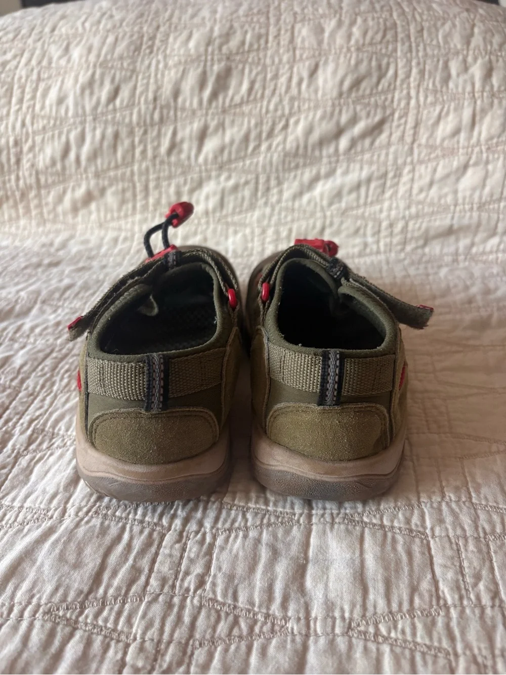 KEEN Kids Size 13 Closed Toe Hiking Water Sandals Green Red